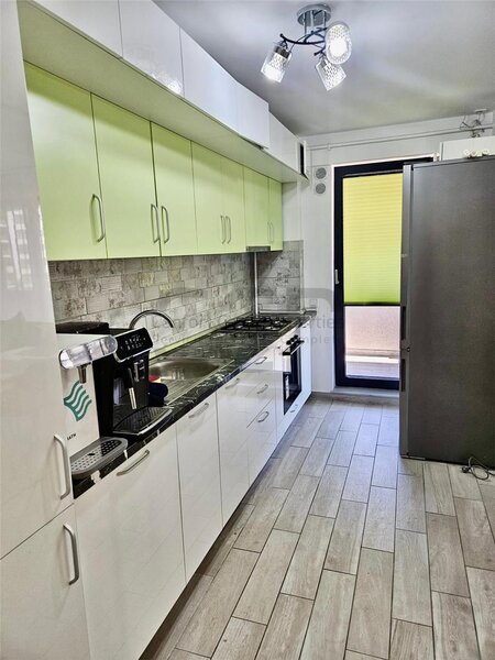 Nerva Traian, stradal, bloc 2020.